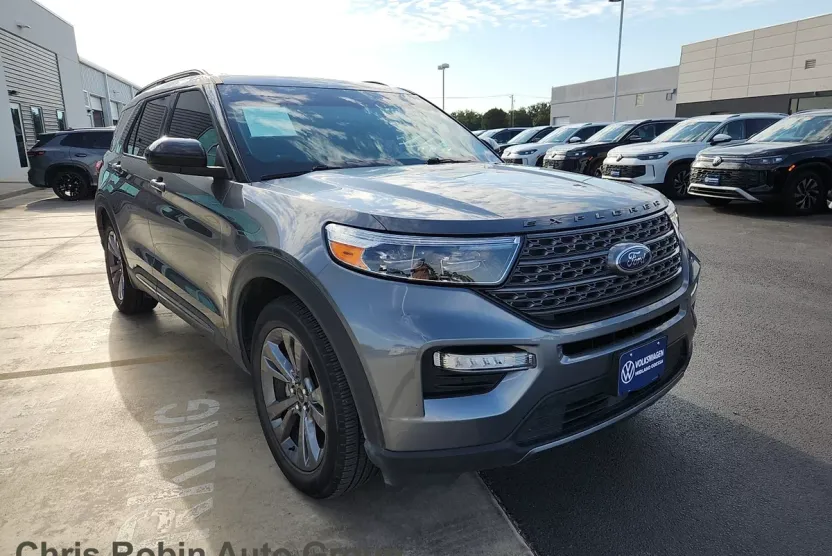 2022 Ford Explorer XLT photo 1