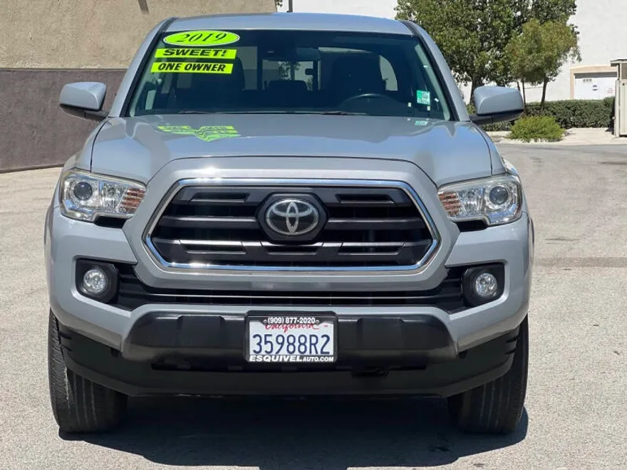 2019 Toyota Tacoma SR5 photo 1