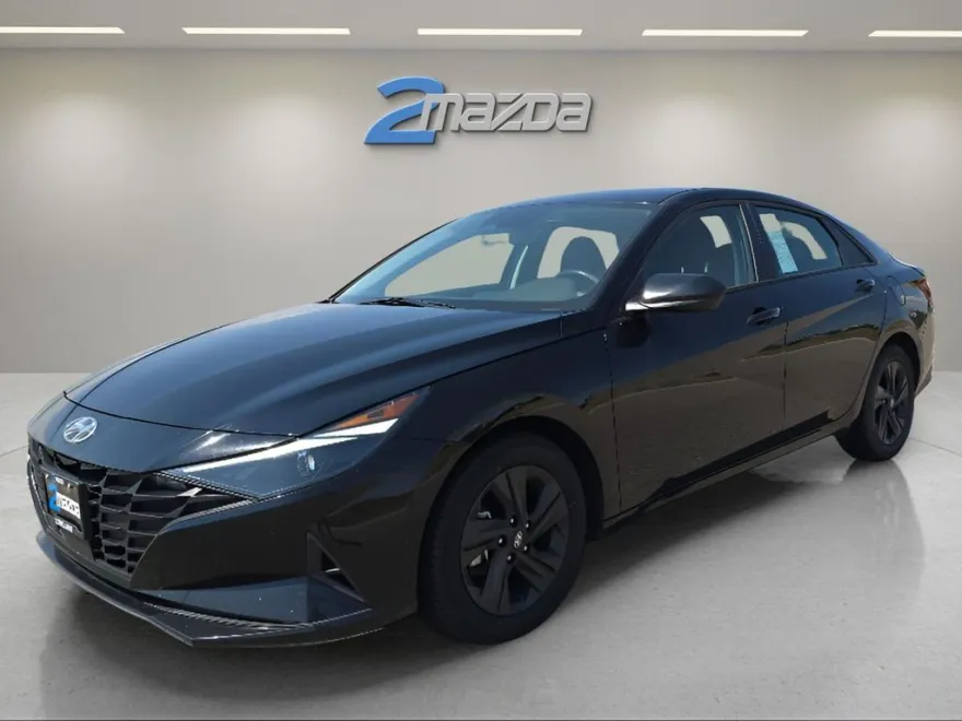 2022 Hyundai Elantra SEL Convenience photo 1