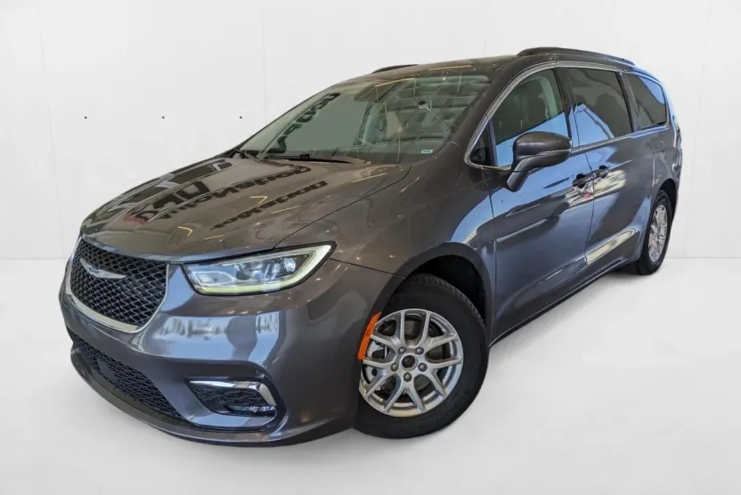 2022 Chrysler Pacifica Touring L photo 1