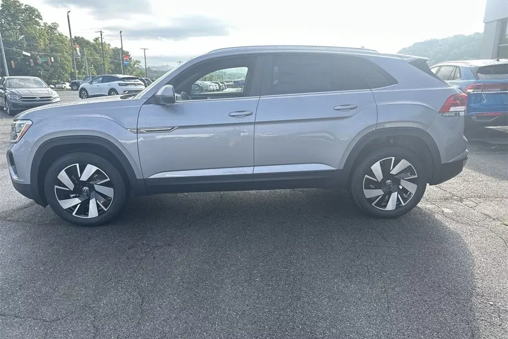 2024 Volkswagen Atlas Cross Sport SE Technology photo 1