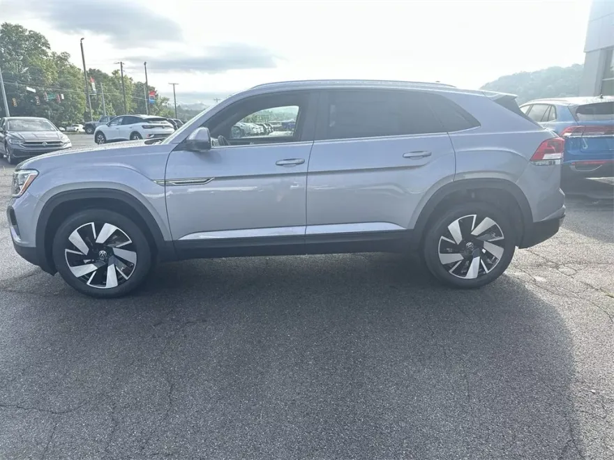 2024 Volkswagen Atlas Cross Sport SE Technology photo 1
