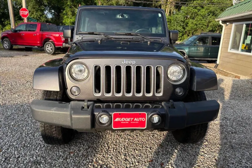 2017 Jeep Wrangler Unlimited Sahara photo 1