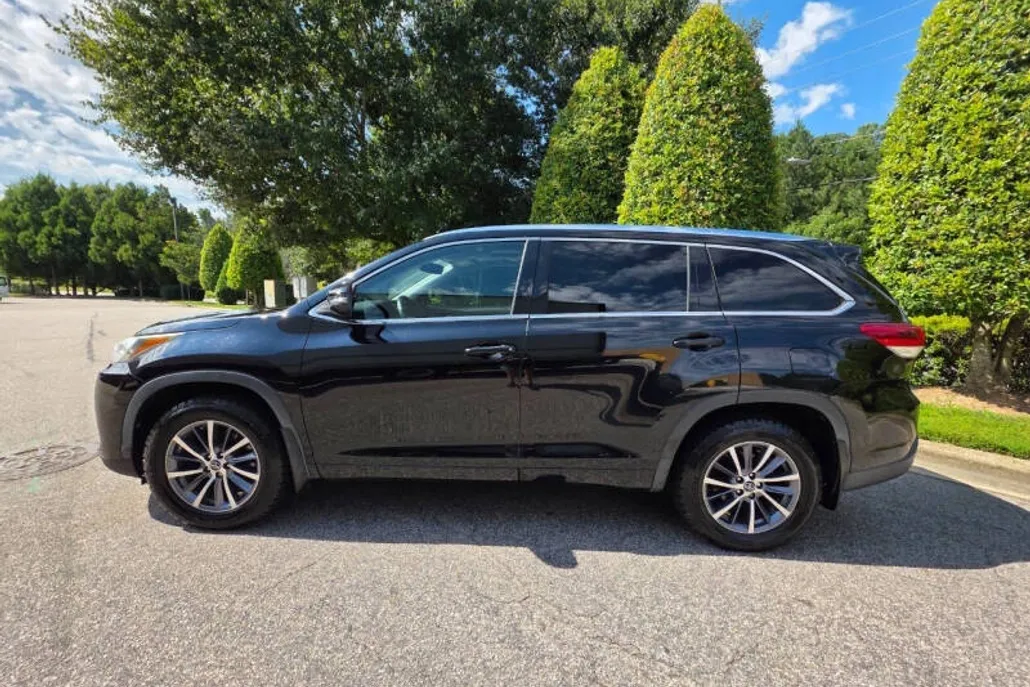 2017 Toyota Highlander XLE photo 1