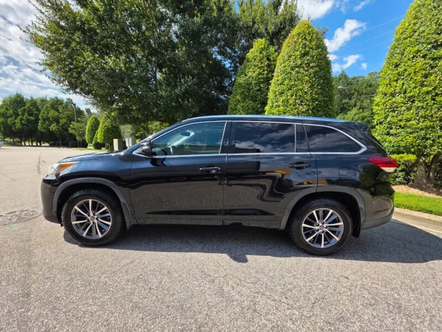 2017 Toyota Highlander XLE photo 1