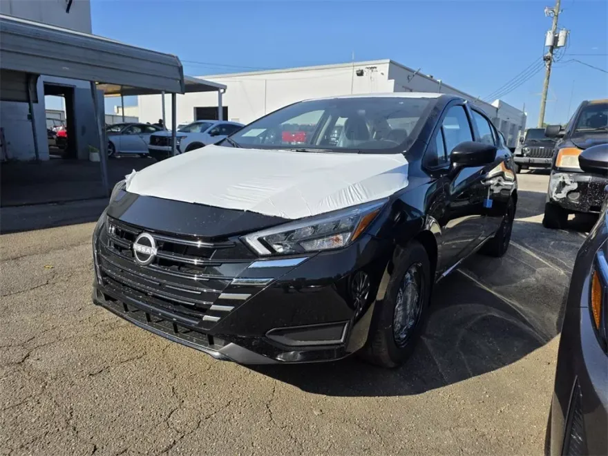 2025 Nissan Versa 1.6 S photo 1