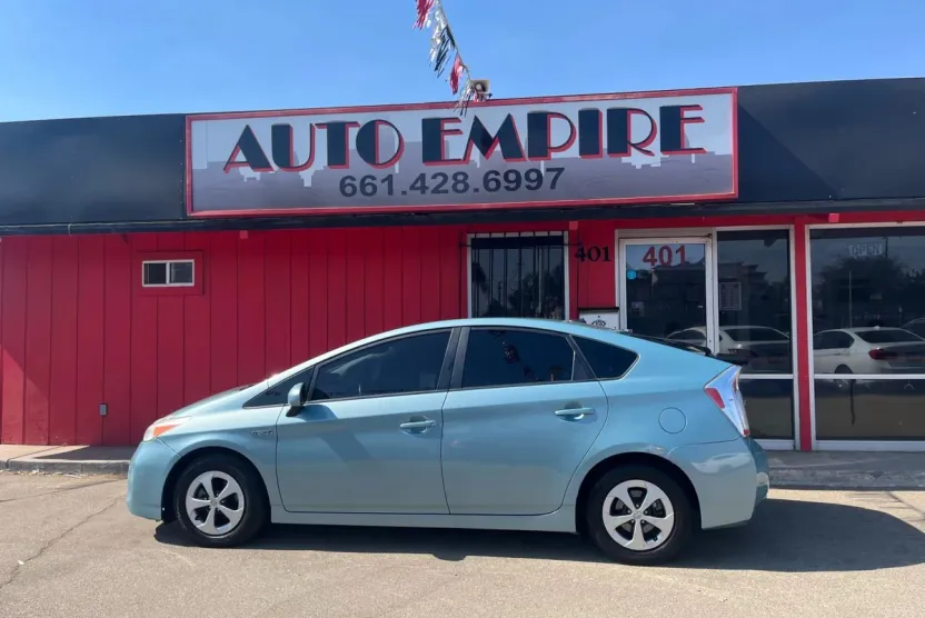 2012 Toyota Prius Four photo 1