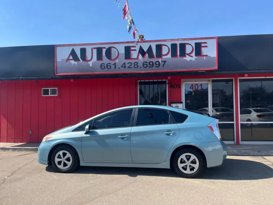 2012 Toyota Prius Four photo 1