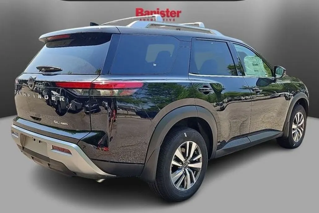 2025 Nissan Pathfinder SL photo 1