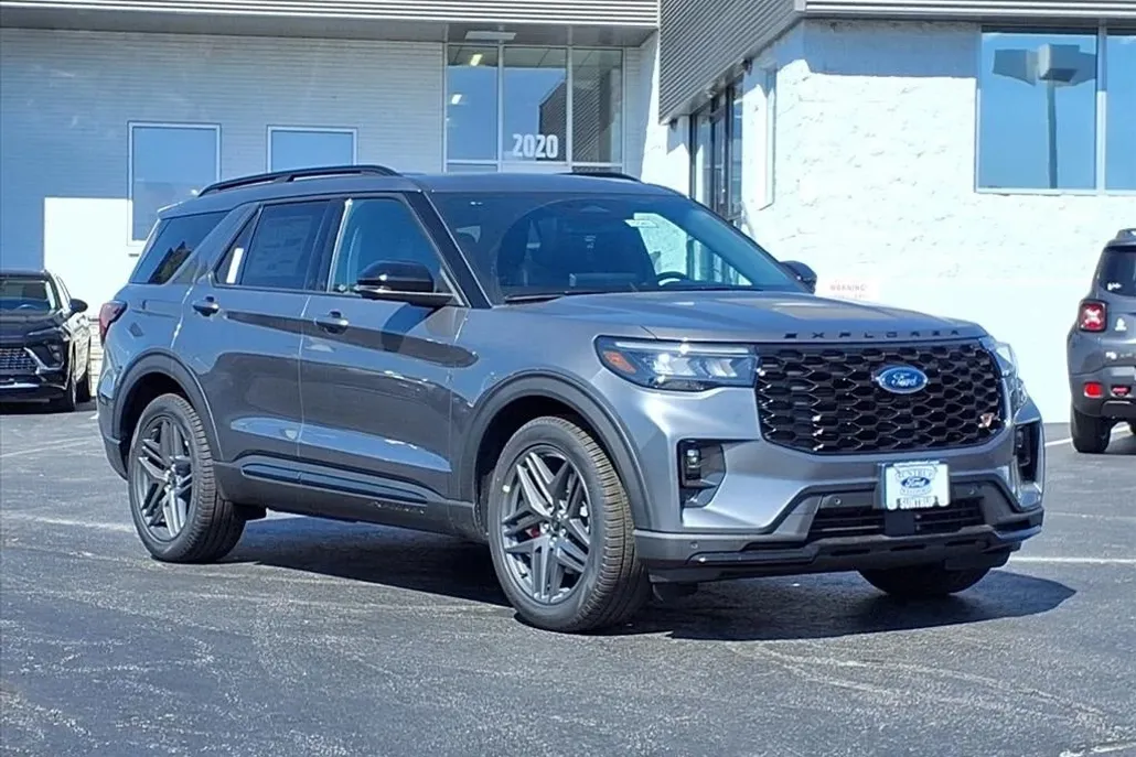 2025 Ford Explorer ST photo 1