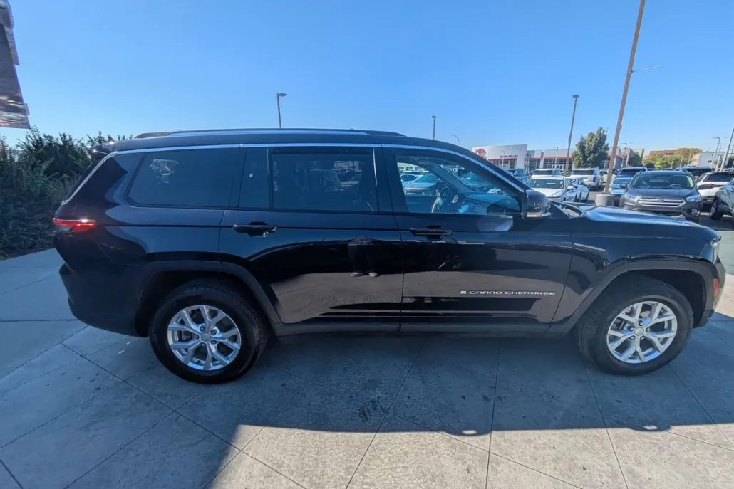2023 Jeep Grand Cherokee Limited photo 1