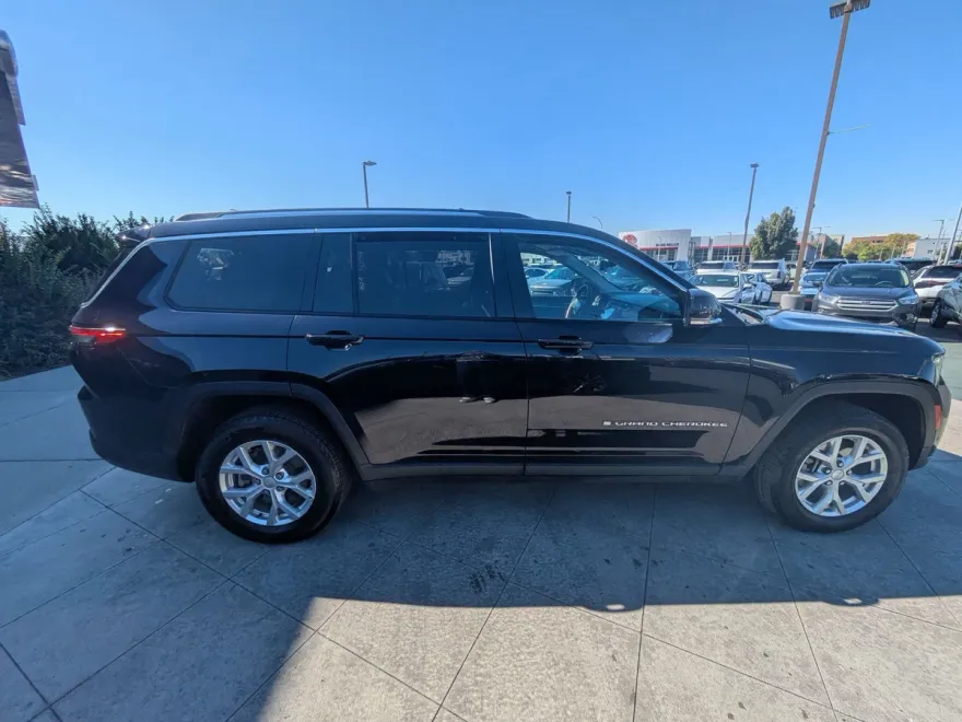 2023 Jeep Grand Cherokee Limited photo 1