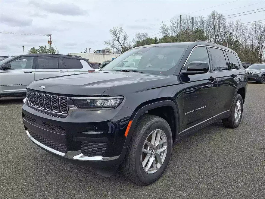 2025 Jeep Grand Cherokee Laredo X photo 1