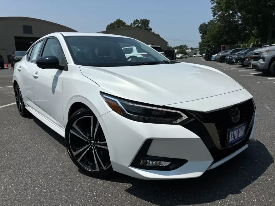 2022 Nissan Sentra SR photo 1
