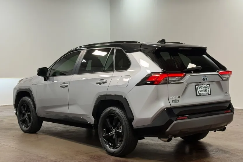 2019 Toyota RAV4 Hybrid XSE photo 1