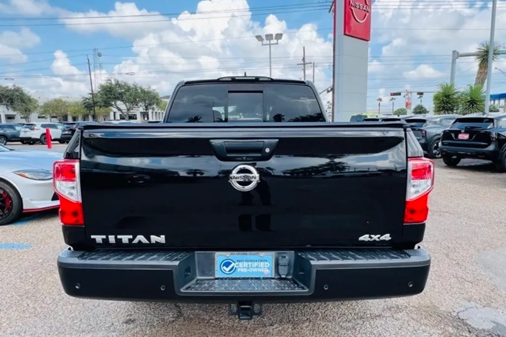 2022 Nissan Titan S photo 1
