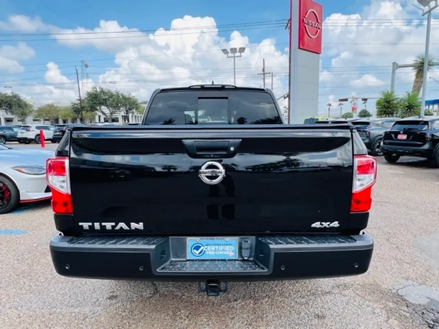 2022 Nissan Titan S photo 1