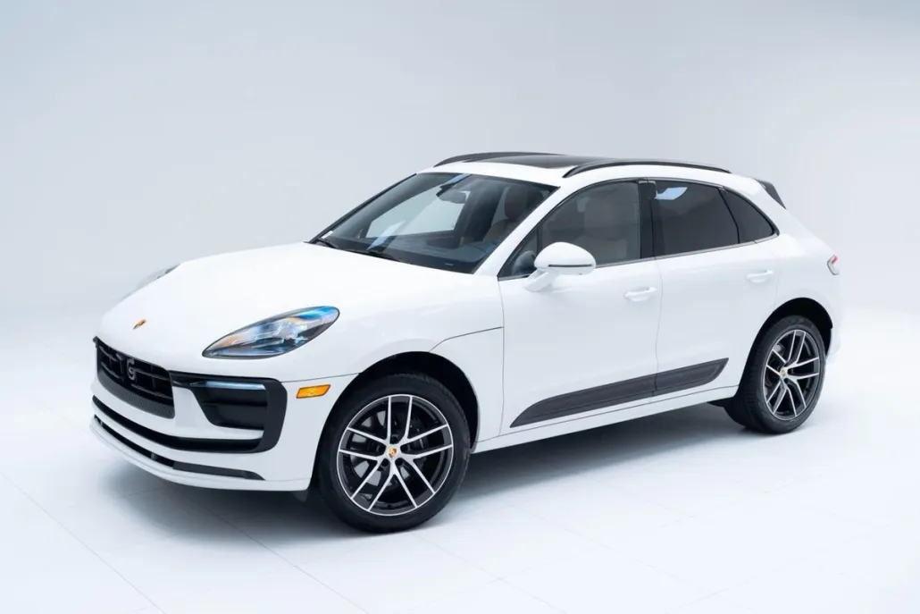 2025 Porsche Macan photo 1