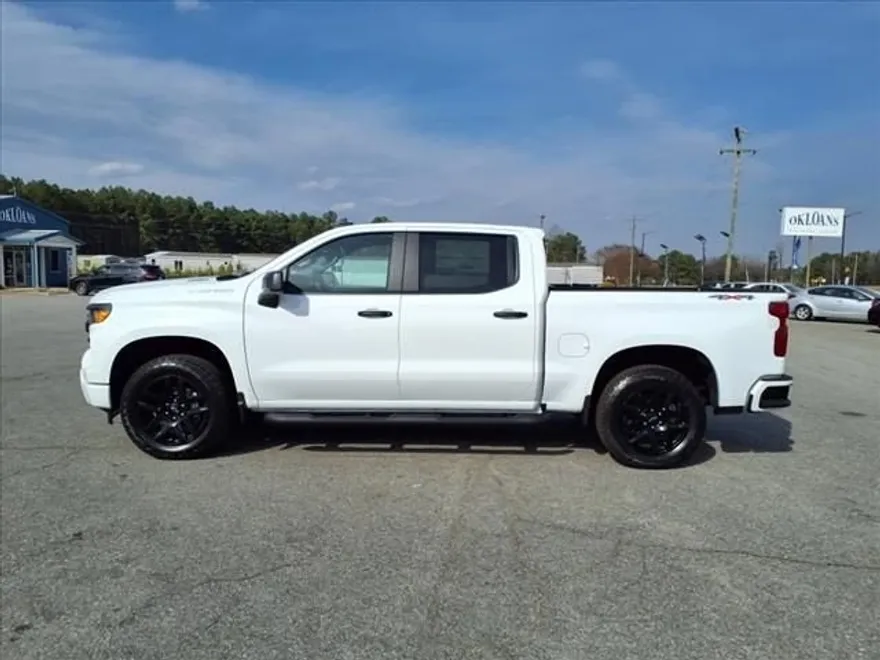 2025 Chevrolet Silverado 1500 Custom photo 1
