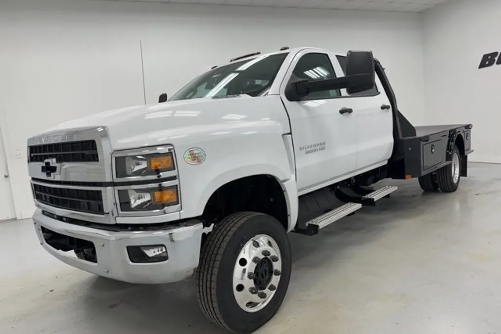2024 Chevrolet Silverado 5500HD Work Truck photo 1