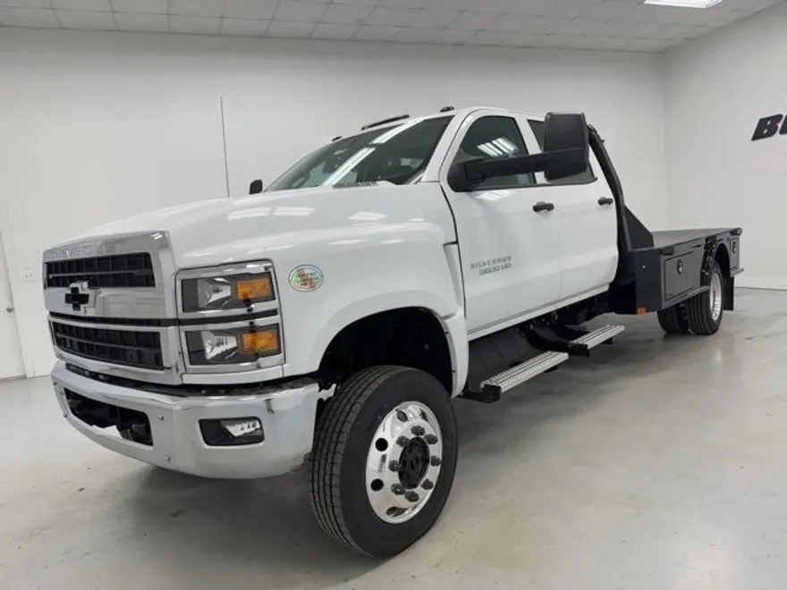 2024 Chevrolet Silverado 5500HD Work Truck photo 1