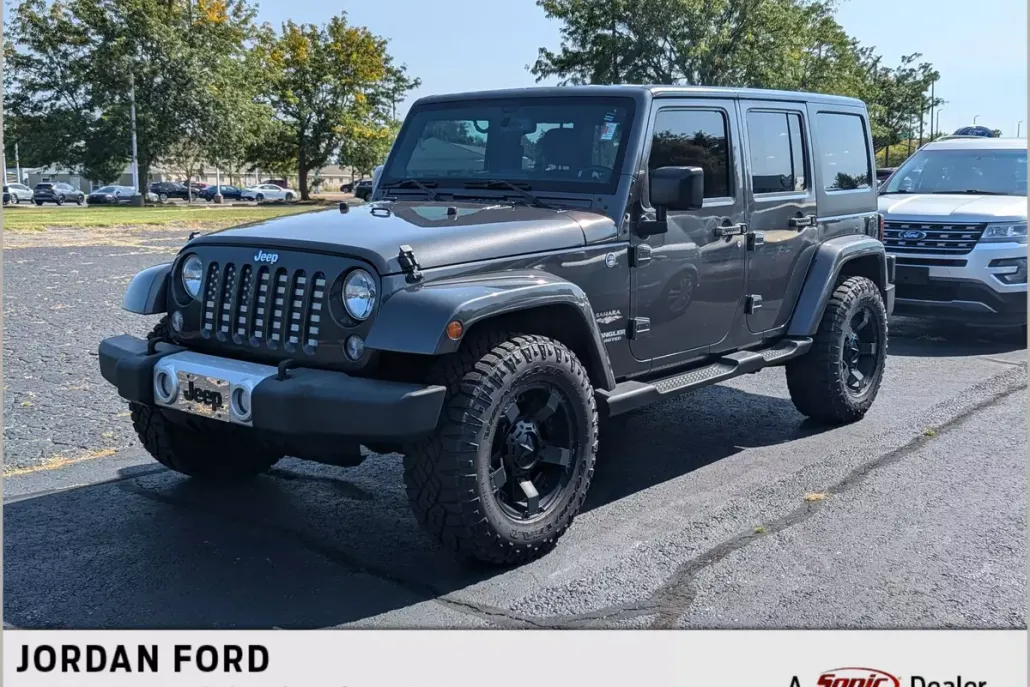 2014 Jeep Wrangler Unlimited Sahara photo 1