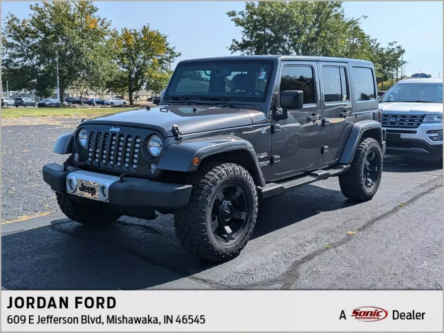2014 Jeep Wrangler Unlimited Sahara photo 1