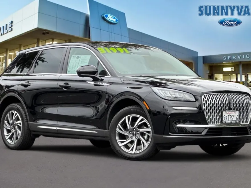 2023 Lincoln Corsair Standard photo 1