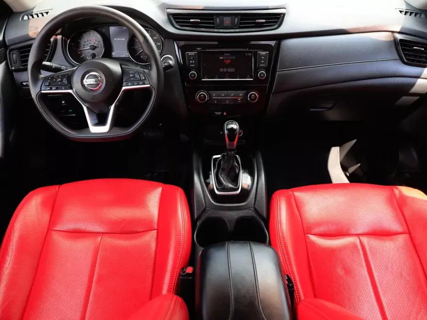 2019 Nissan Rogue SV photo 1