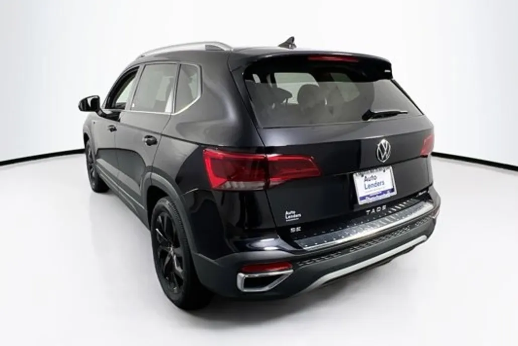 2022 Volkswagen Taos SE photo 1