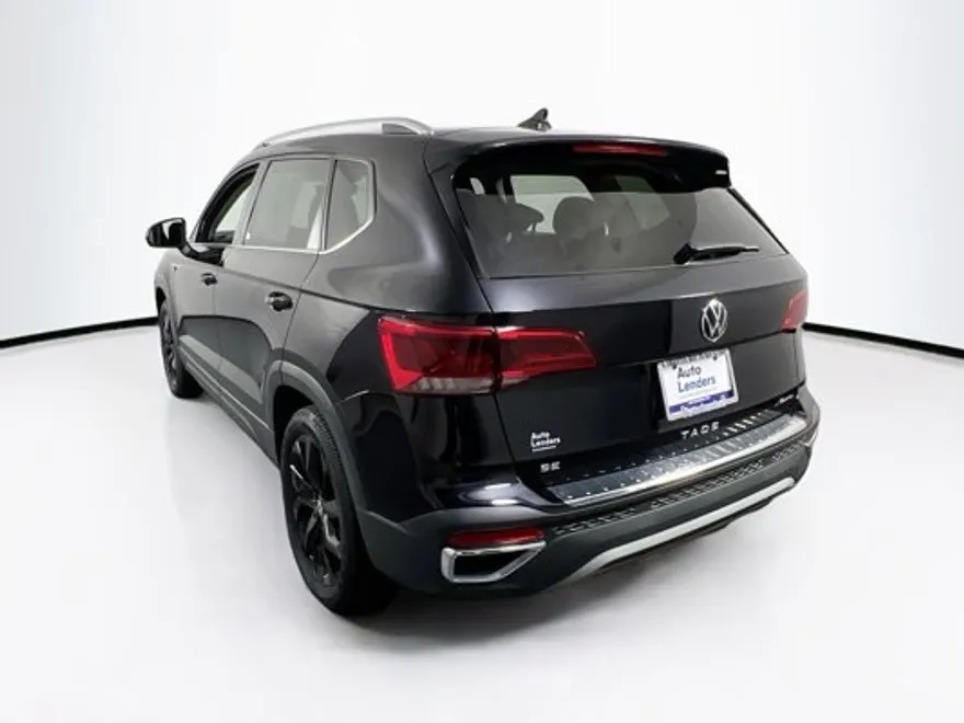2022 Volkswagen Taos SE photo 1