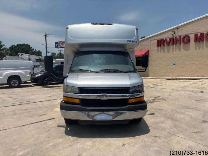 2013 Chevrolet Express Cutaway photo 1