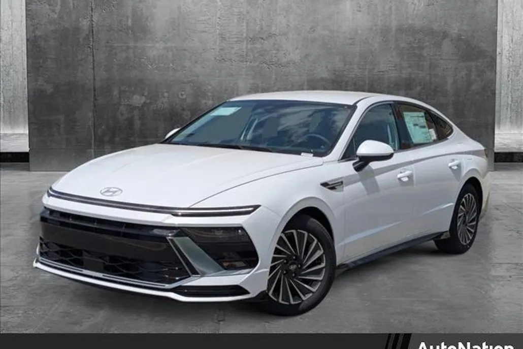 2025 Hyundai Sonata Hybrid SEL photo 1