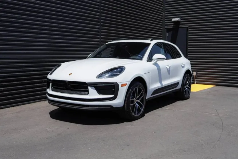 2025 Porsche Macan T photo 1