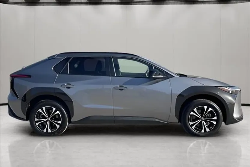 2024 Toyota bZ4X XLE photo 1