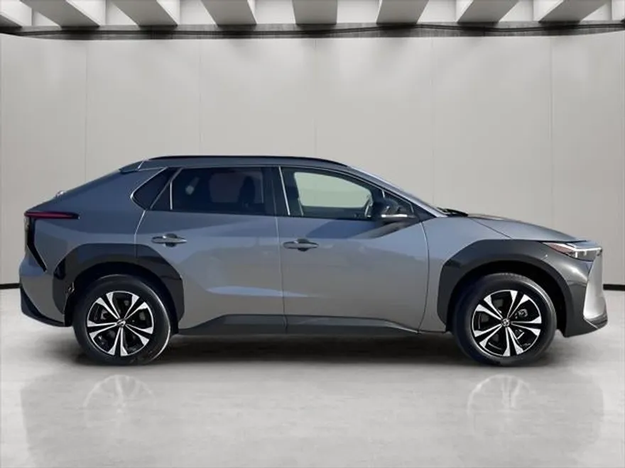 2024 Toyota bZ4X XLE photo 1