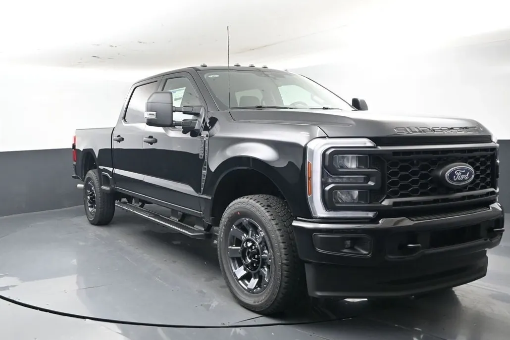 2025 Ford F-250 photo 1
