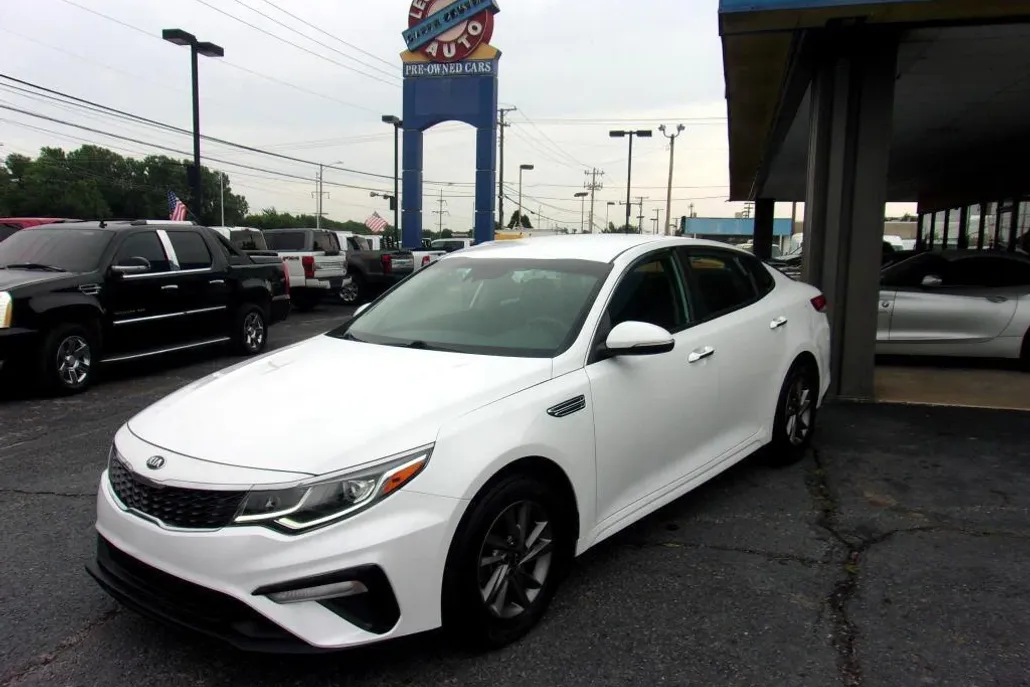 2020 Kia Optima LX photo 1