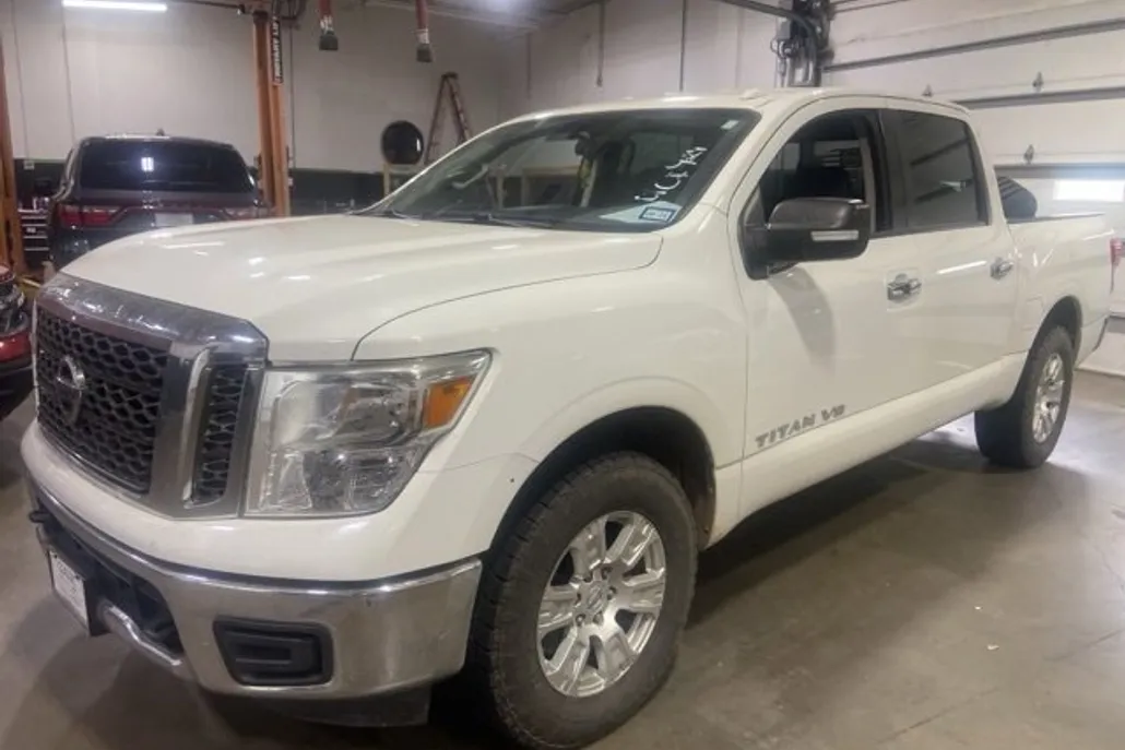 2018 Nissan Titan SV photo 1