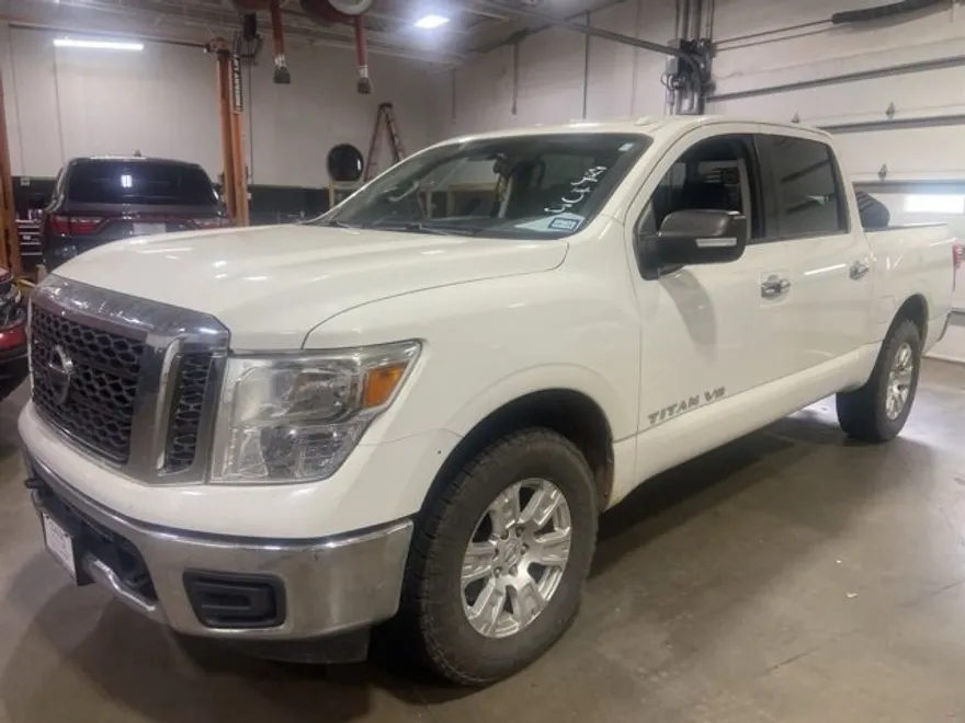 2018 Nissan Titan SV photo 1