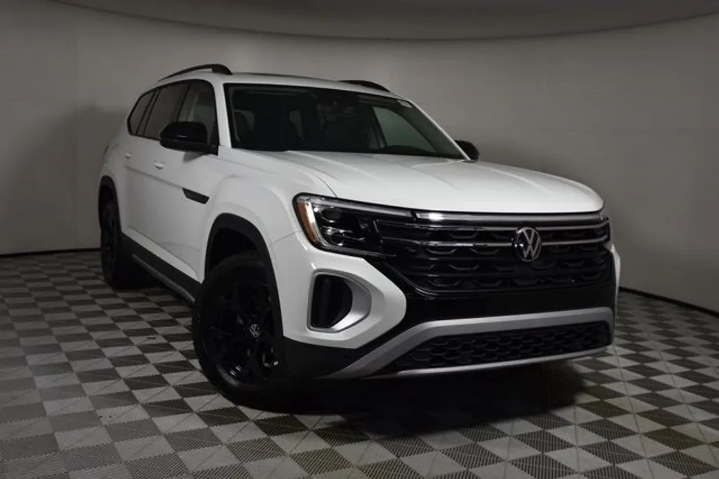 2025 Volkswagen Atlas Peak Edition SE photo 1
