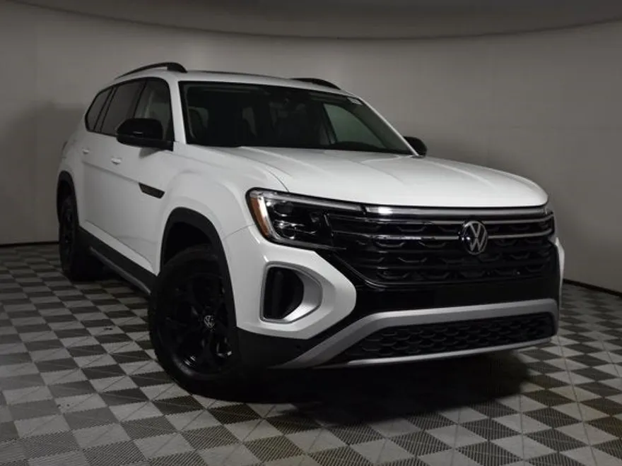 2025 Volkswagen Atlas Peak Edition SE photo 1