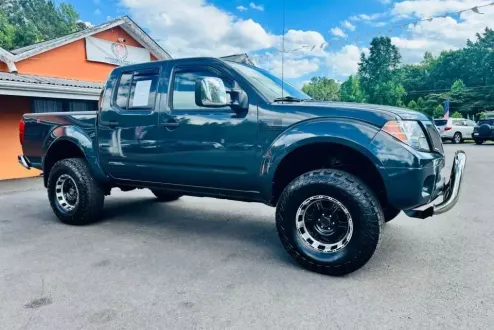 2013 Nissan Frontier SV photo 3