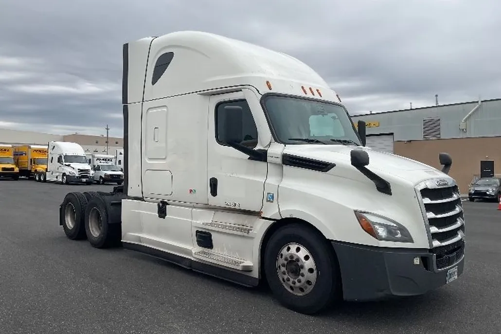 2021 Freightliner Cascadia 126" Sleeper Cab photo 1