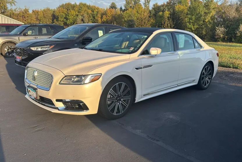 2017 Lincoln Continental Reserve photo 1