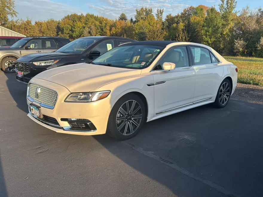 2017 Lincoln Continental Reserve photo 1