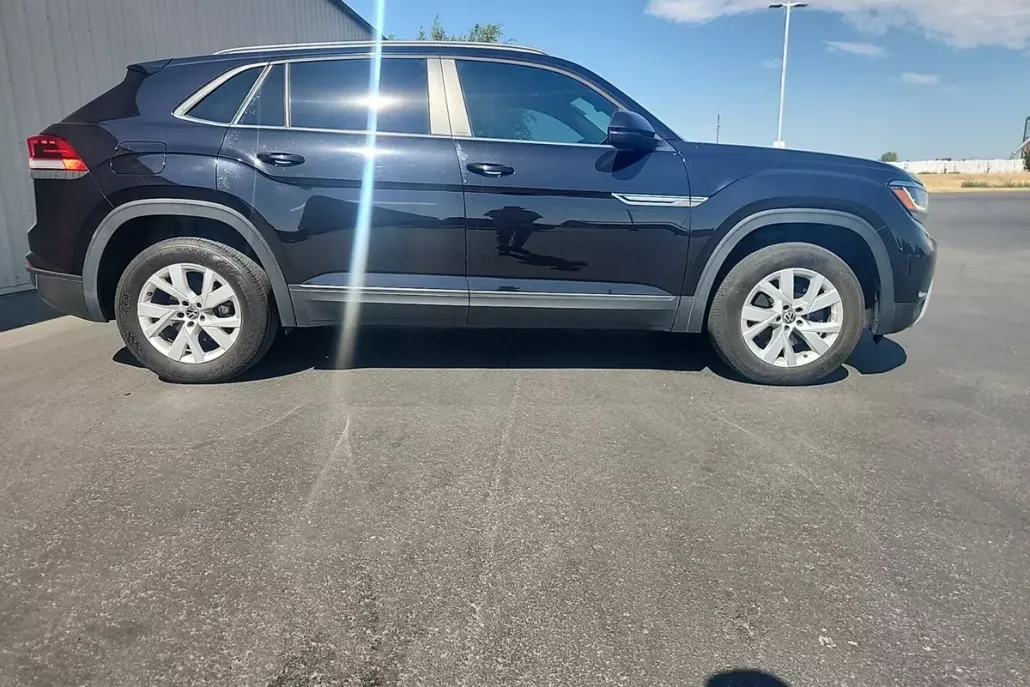 2021 Volkswagen Atlas Cross Sport photo 1