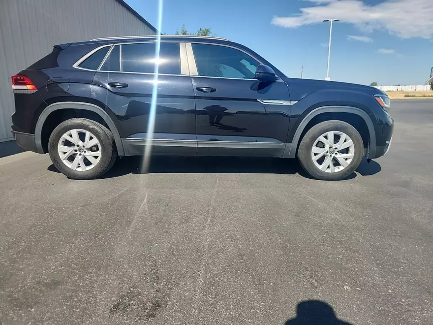 2021 Volkswagen Atlas Cross Sport photo 1