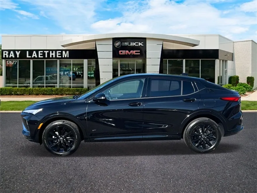 2025 Buick Envista ST photo 1
