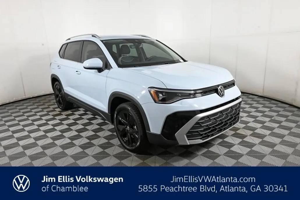 2025 Volkswagen Taos SE photo 1